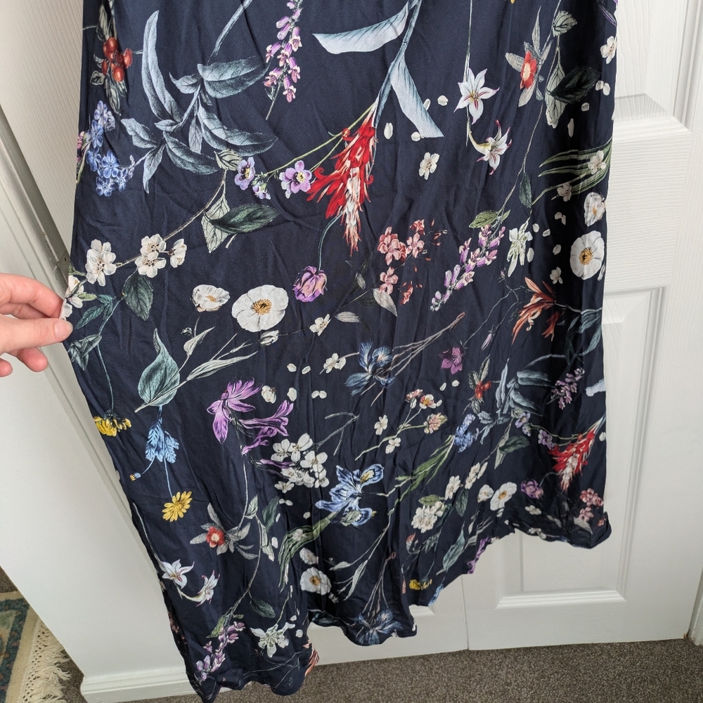 Amour Vert Dina Gemini Viscose Floral Navy Midi Dress - Picture 2 of 13